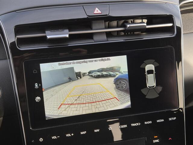Hyundai TUCSON 1.6 T-GDI PHEV Comfort 4WD Automaat / Dealer onderhouden / Fabrieksgarantie tot 09-2027 / All Season banden / EAER bereik 62 km bereik stad 74 km / Trekgewicht 1350 kg / Stuur- & Stoel verwarming / Adaptief cruise control /