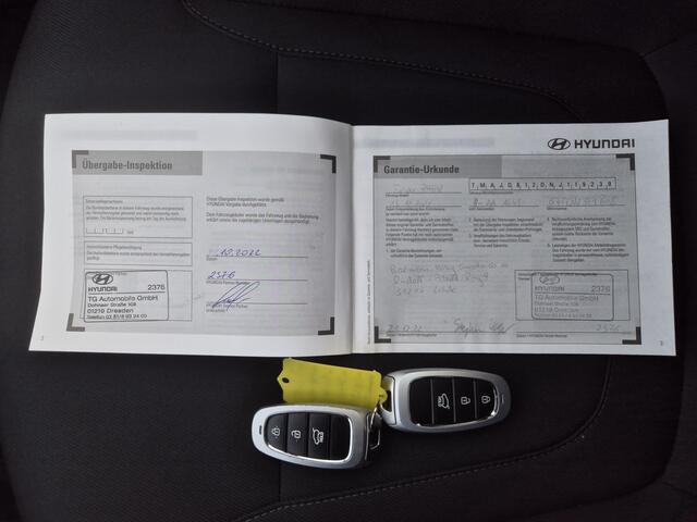 Hyundai TUCSON 1.6 T-GDI PHEV Comfort 4WD Automaat / Dealer onderhouden / Fabrieksgarantie tot 09-2027 / All Season banden / EAER bereik 62 km bereik stad 74 km / Trekgewicht 1350 kg / Stuur- & Stoel verwarming / Adaptief cruise control /