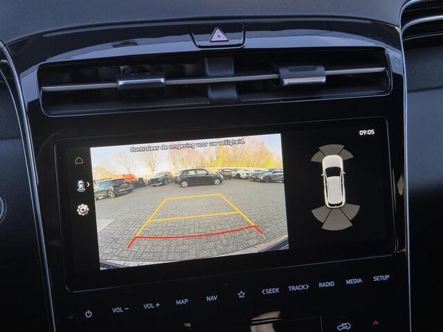 Hyundai TUCSON 1.6 T-GDI MHEV Comfort Smart Handgeschakeld / Fabrieksgarantie tot 01-2027 / Dealer onderhouden / Elektrische klep / Stuur- en stoelverwarming / Apple Carplay Android / Navigatie / Trekgewicht 1.650 kg / Achteruitrijcamera / Draadloze telefoon lader / Cru