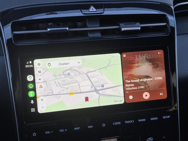 Hyundai TUCSON 1.6 T-GDI MHEV Comfort Smart Handgeschakeld / Fabrieksgarantie tot 01-2027 / Dealer onderhouden / Elektrische klep / Stuur- en stoelverwarming / Apple Carplay Android / Navigatie / Trekgewicht 1.650 kg / Achteruitrijcamera / Draadloze telefoon lader / Cru