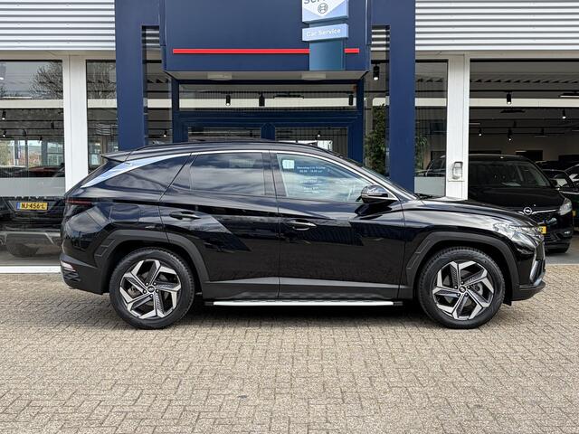 Hyundai TUCSON 1.6 T-GDI PHEV Premium Sky 4WD / Automaat / NL-Auto / Vol-Leder / Open-Panodak / Adaptieve Cruise-Control / Stoelverwarming V+A / Stoelverkoeling / Stuurverwarming / Elektr.-Verstelbare Stoelen met Geheugen / Premium Krell-Audio / Elektr.-Achterklep / App