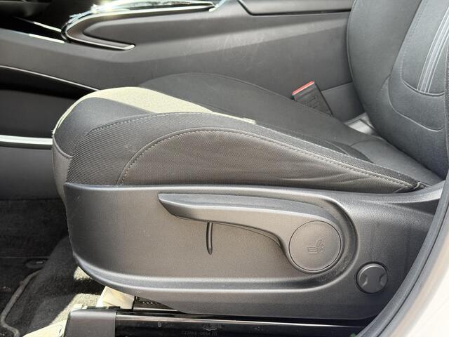 Hyundai TUCSON 1.6 T-GDI PHEV Comfort Smart 4WD / Fabrieksgarantie tot 1-2028 / Volledig Onderhouden / Navigatie / Camera / PDC / DAB / Dodehoek Detectie / All Season Banden / Stoelverwarming /