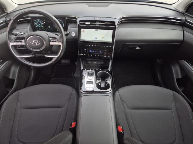 Hyundai TUCSON 1.6 T-GDI PHEV Comfort 4WD / Fabrieksgarantie tot 02-2027 / Dealer onderhouden / Stuur- & Stoelverwarming / Trekgewicht 1350 kg / Achteruitrijcamera / Adaptief cruise control / Apple Carplay Android Auto / Draadloze telefoon lader / Keyless Entry/Start /