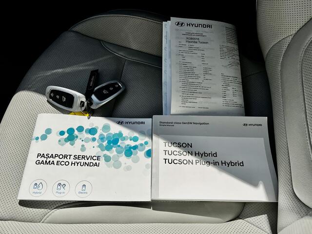 Hyundai TUCSON 1.6 T-GDI HEV AWD Premium Edition / Uniek 4WD / Dealer onderhouden / 1.650 kg trekgewicht / Leder / Elektrische klep / Stoelventilatie / Stuur-, stoel- & achterbankverwarming / 19" LM wielen & All Season banden /