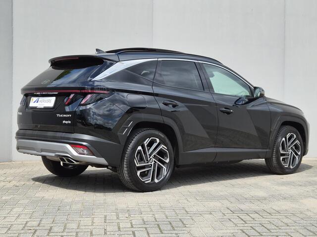 Hyundai TUCSON 1.6 T-GDI PHEV Premium Sky / Fabrieksgarantie tot 09-2029 / Dealer onderhouden / All season banden / Glazen schuif- en kanteldak / / Head Up Display / Rondomzicht camera / Stuur- Stoel & Achterbank verwarming / Elektrische achterklep / Stoelventilatie /