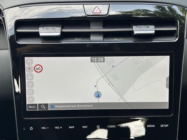 Hyundai TUCSON 1.6 T-GDI PHEV Comfort AWD / Dealer onderhouden / Accu SoH 100 % / Fabrieksgarantie tot 04-2028 / Navigatie / Stoelverwarming / Apple Carplay Android / 19" LM wielen /