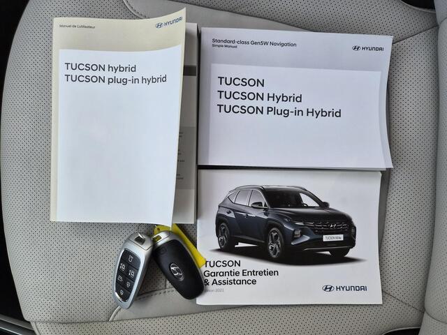 Hyundai TUCSON 1.6 T-GDI PHEV Premium Sky 4WD / Glazen schuif- en kanteldak / Rondomzicht camera / Trekgewicht 1.350 kg / Elektrische achterklep / Stuur- Stoel & Achterbank verwarming / Adaptief cruise control / Stoelventilatie / Apple Carplay Android Auto /