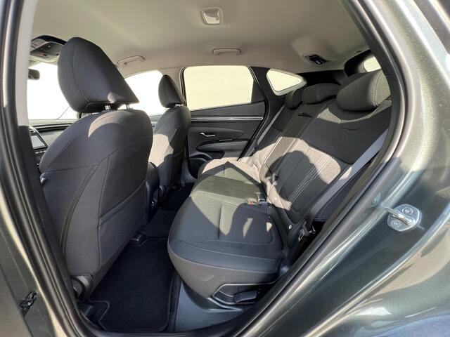 Hyundai TUCSON 1.6 T-GDI PHEV Comfort Smart 4WD / 99% SOH / Fabrieksgarantie tot 04-2027 / WLTP 62km / Navi / Apple Carplay Android / Stuur- en stoelverwarming / Adapt. CC / 19" LM wielen /