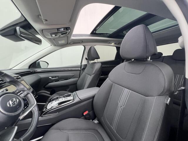 Hyundai TUCSON 1.6 T-GDI PHEV Comfort Smart Sky 4WD / Dealer onderhouden / SoH accu 100 % / Panorama schuifdak / 1.350 kg trekgewicht / Navigatie / Apple Carplay Android / Stuur- en stoelverwarming / 19"LM wielen /