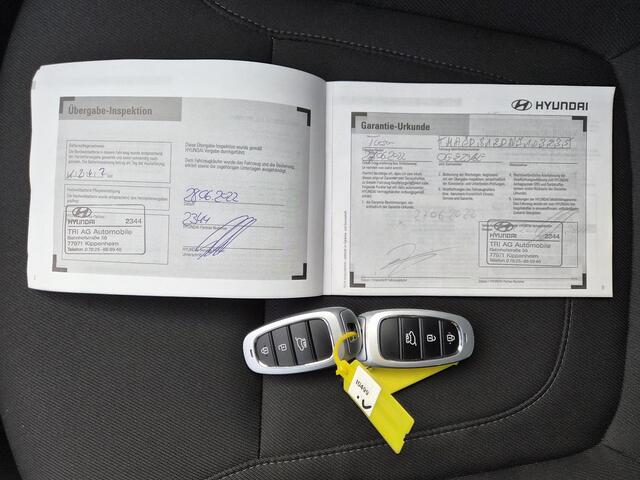 Hyundai TUCSON 1.6 T-GDI PHEV Comfort Smart 4WD / SOH 97% / Dealer onderhouden / Fabrieksgarantie tot 06-2027 / 1.350 kg trekgewicht / Elektrische achterklep / Achteruitrijcamera / Stuur- & Stoelverwarming / Apple Carplay Android Auto / Adaptief cruise control /