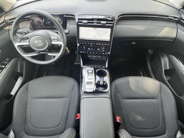 Hyundai TUCSON 1.6 T-GDI PHEV Comfort Smart 4WD / Fabrieksgarantie tot 07-2027 / Accu SoH 100 % / 1.350 kg trekgewicht / Navigatie / Stuur- & Stoelverwarming / Apple Carplay Android / 19" LM wielen /