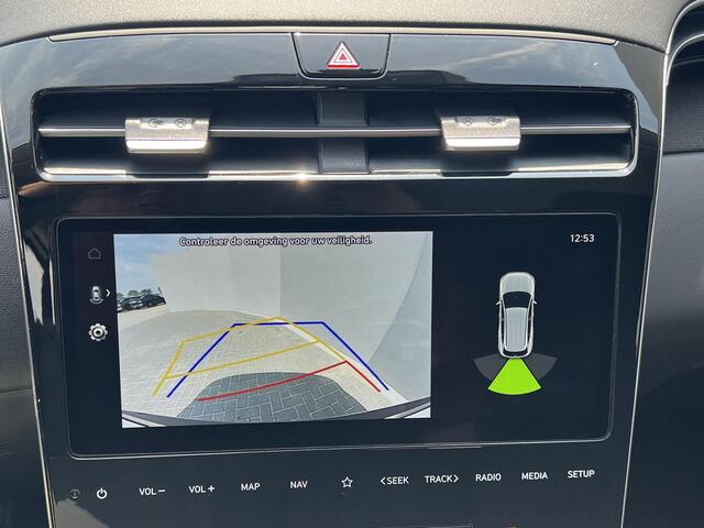 Hyundai TUCSON 1.6 T-GDI PHEV Comfort Smart 4WD / Fabrieksgarantie tot 07-2027 / Accu SoH 100 % / 1.350 kg trekgewicht / Navigatie / Stuur- & Stoelverwarming / Apple Carplay Android / 19" LM wielen /
