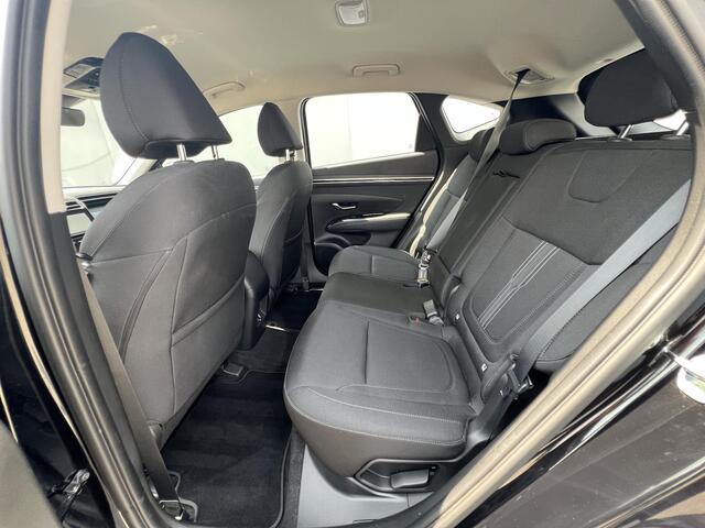 Hyundai TUCSON 1.6 T-GDI PHEV Comfort Smart 4WD / Fabrieksgarantie tot 07-2027 / Accu SoH 100 % / 1.350 kg trekgewicht / Navigatie / Stuur- & Stoelverwarming / Apple Carplay Android / 19" LM wielen /