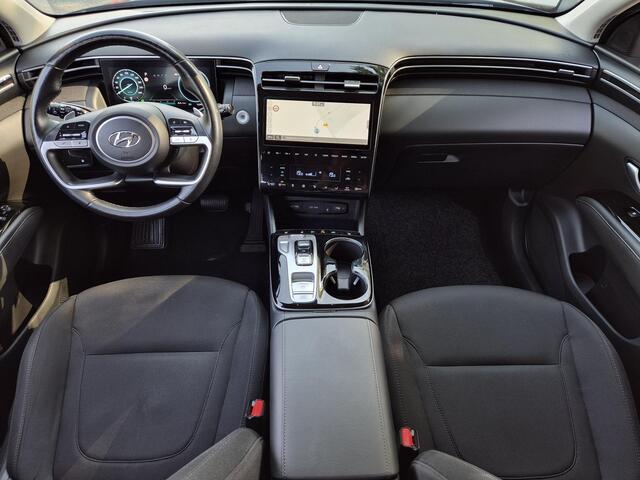 Hyundai TUCSON 1.6 T-GDI PHEV Comfort Smart Sky 4WD / Dealeronderhouden / Fabrieksgarantie tot 06-2027 / Glazen schuif- en kanteldak / Stuur- & Stoelverwarming / Trekgewicht 1350 kg / Adaptief cruise control / Achteruitrijcamera / Krell Audio Systeem /
