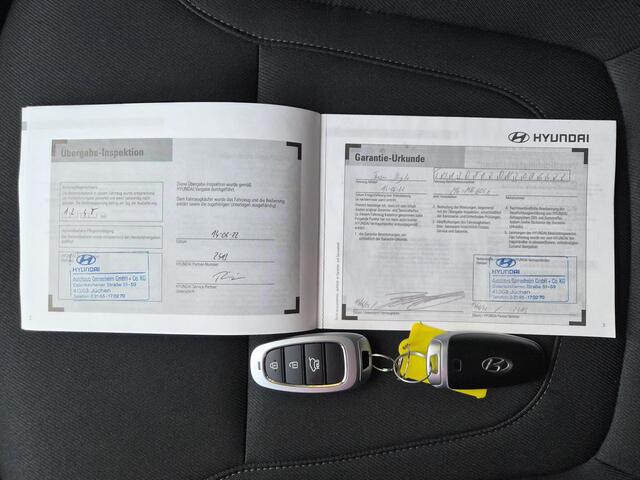 Hyundai TUCSON 1.6 T-GDI PHEV Comfort Smart Sky 4WD / Dealeronderhouden / Fabrieksgarantie tot 06-2027 / Glazen schuif- en kanteldak / Stuur- & Stoelverwarming / Trekgewicht 1350 kg / Adaptief cruise control / Achteruitrijcamera / Krell Audio Systeem /