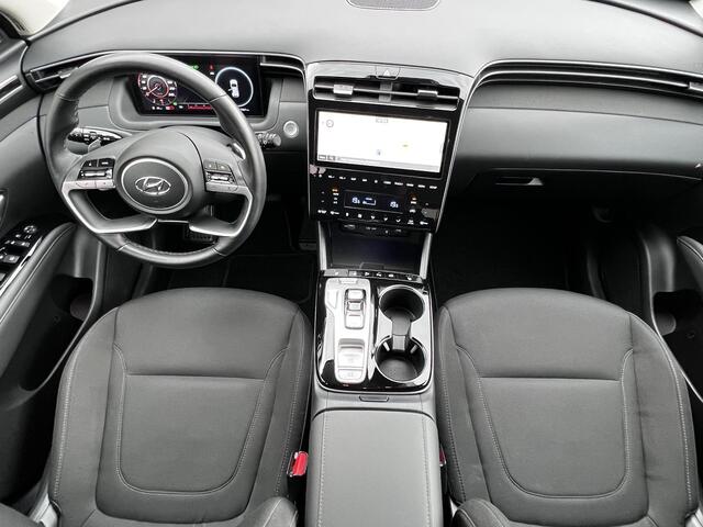 Hyundai TUCSON 1.6 T-GDI PHEV Comfort Smart 4WD / Fabrieksgarantie tot 02-2027 / Afn. trekhaak 1.350 kg / Navigatie / Apple Carplay Android / Camera / Stuur- & stoelverwarming /19" LM wielen /