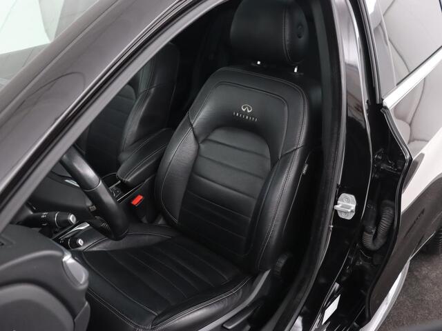Infiniti Q Q30 1.6t Business Executive | Panoramadak | Leder | Stoelverwarming | Trekhaak | Navigatie | Climate control | Cruise control