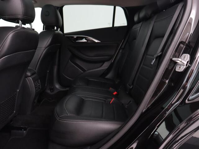 Infiniti Q Q30 1.6t Business Executive | Panoramadak | Leder | Stoelverwarming | Trekhaak | Navigatie | Climate control | Cruise control