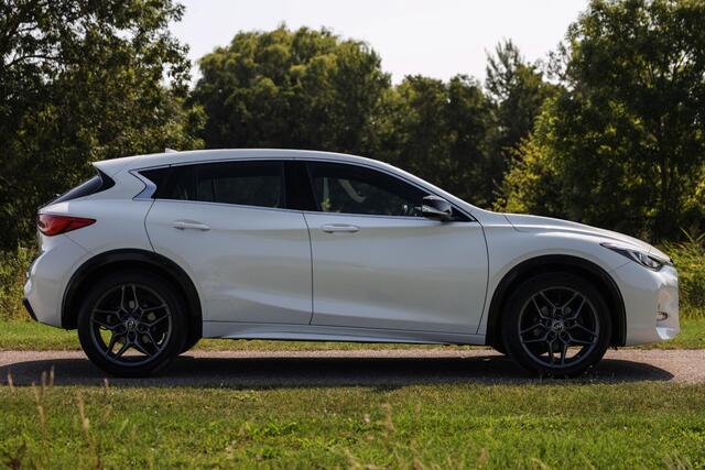 Infiniti Q Q30 1.6t Aut7 Sport ? LED ? Pano ? Leder
