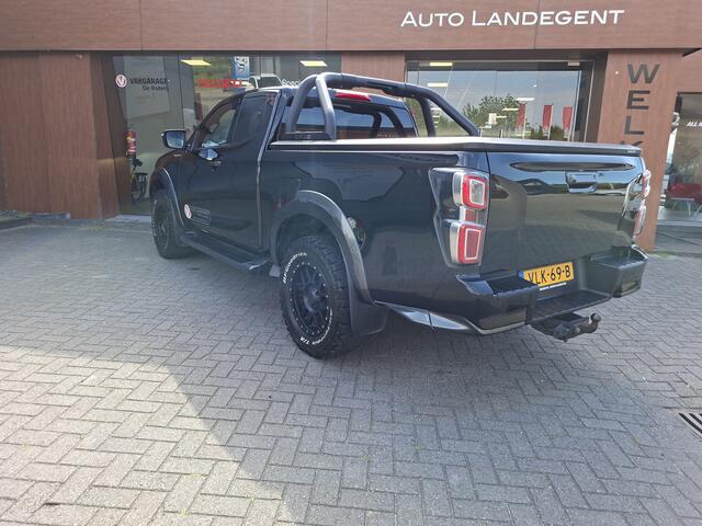 Isuzu D-MAX 1.9 Extended Cab V-Cross ex. BTW | Lederen bekleding | Apple CArplay /Android auto | Addaptieve Cruise | Topcover met Roll bar etc.