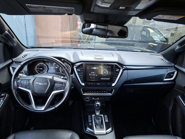 Isuzu D-MAX 1.9 Extended Cab V-Cross ex. BTW | Lederen bekleding | Apple CArplay /Android auto | Addaptieve Cruise | Topcover met Roll bar etc.