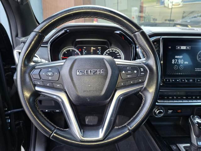 Isuzu D-MAX 1.9 Extended Cab V-Cross ex. BTW | Lederen bekleding | Apple CArplay /Android auto | Addaptieve Cruise | Topcover met Roll bar etc.