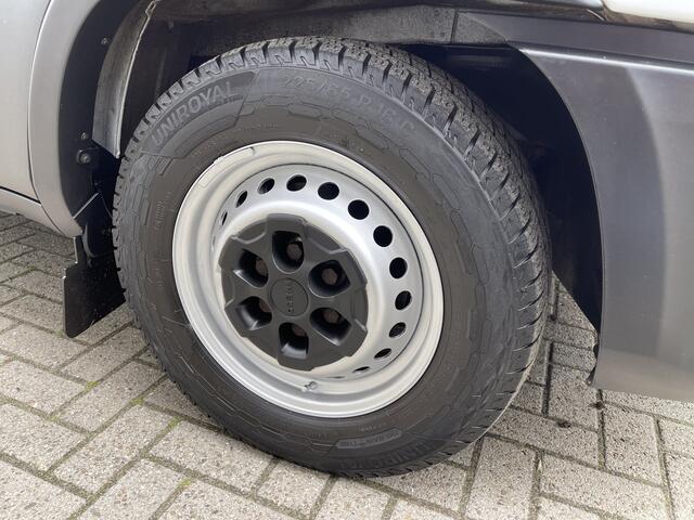 Iveco DAILY 35S16V 2.3 L2H2 160pk / vaste prijs rijklaar ¤ 21.950 ex btw / bpm vrij / euro 6 diesel / lease vanaf ¤ 358 / airco / pdc en opstap achter / trekhaak 3500 kg !