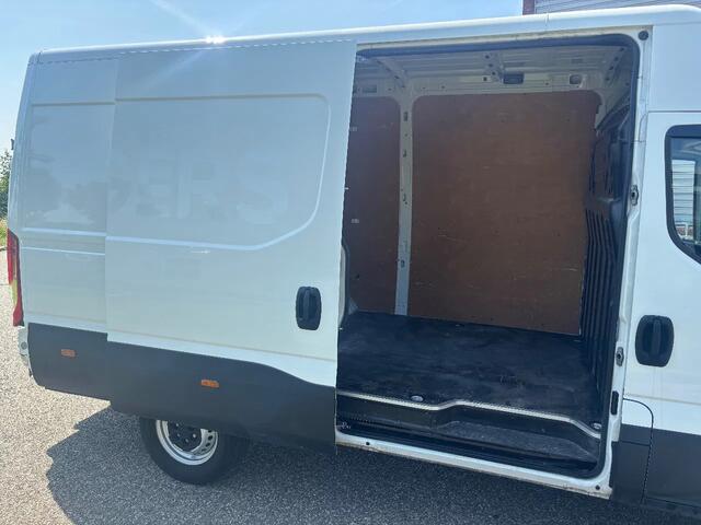 Iveco DAILY 35S16 L3H2 Automaat Airco Cruisecontrol Trekhaak EURO 6