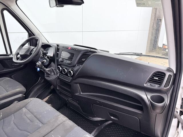Iveco DAILY 35S14 2.3 L3H1 Airco Cruise Control Standkachel Trekhaak Open Laadbak Pritische Lucht geveerde stoel