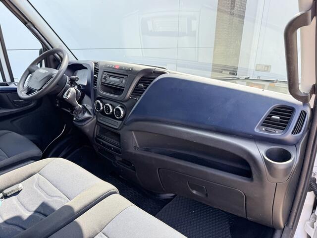 Iveco DAILY 35S16 2.3 Automaat Dubbele Cabine Trekhaak 3.5t Climate Control 7 Zitplaatsen Standkachel DC
