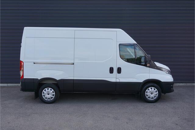 Iveco DAILY 35S14V | 2.3 | L1H2 | Airco | Camera | Navi | Trekhaak 3,5T
