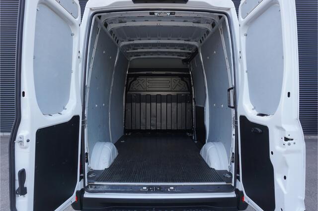 Iveco DAILY 35S14V | 2.3 | L1H2 | Airco | Camera | Navi | Trekhaak 3,5T