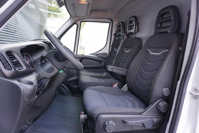 Iveco DAILY 35S14V | 2.3 | L1H2 | Airco | Camera | Navi | Trekhaak 3,5T