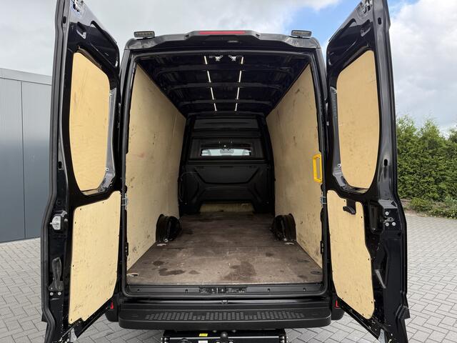 Iveco DAILY 35S18 3.0 180 PK AUTOMAAT / DUBBELE CABINE / TREKHAAK / CAMERA / CRUISE / NAVI / 3500 KG AHG