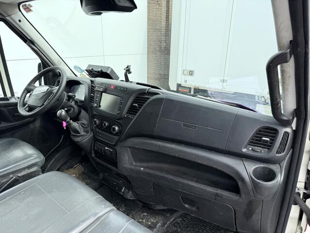 Iveco DAILY 70C18 **ENGINE BROKEN** 3.0L L4H2 Dubbellucht Airco Cruise Control Dubbele Schuifdeuren Trekhaak Tachograaf