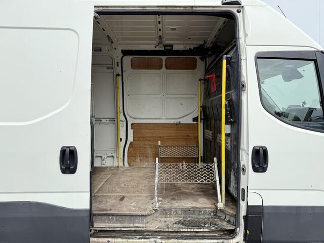 Iveco DAILY 70C18 **ENGINE BROKEN** 3.0L L4H2 Dubbellucht Airco Cruise Control Dubbele Schuifdeuren Trekhaak Tachograaf