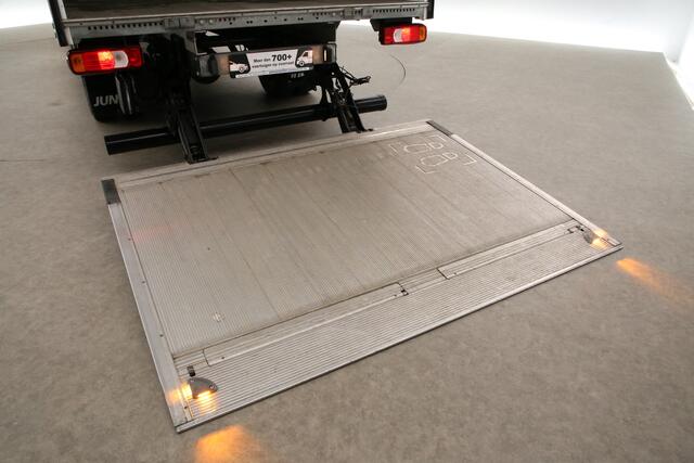 Iveco DAILY 35C16H 2.3 410 157PK Dubbellucht Laadklep Bakwagen Laadbak Airco 3 Persoons Elektrpakket