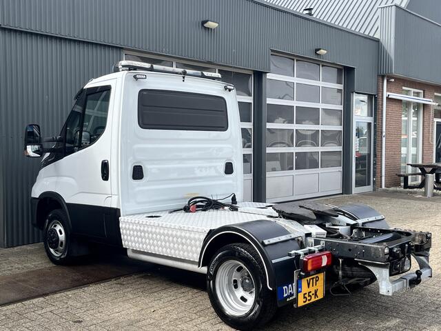 Iveco DAILY 40C16 Automaat 9 Ton samengesteld BE-Trekker Luchtvering PTO Koeling aansluiting Airco Cruise controle Stuurwielbediening Telefoonverbinding Navigatiesysteem Camera Werkverlichting 2-Persoons Euro