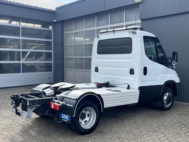 Iveco DAILY 40C16 Automaat 9 Ton samengesteld BE-Trekker Luchtvering PTO Koeling aansluiting Airco Cruise controle Stuurwielbediening Telefoonverbinding Navigatiesysteem Camera Werkverlichting 2-Persoons Euro