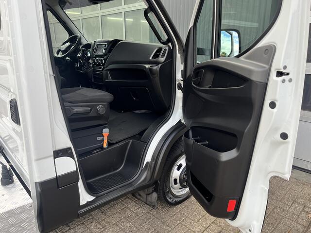 Iveco DAILY 40C16 Automaat 9 Ton samengesteld BE-Trekker Luchtvering PTO Koeling aansluiting Airco Cruise controle Stuurwielbediening Telefoonverbinding Navigatiesysteem Camera Werkverlichting 2-Persoons Euro