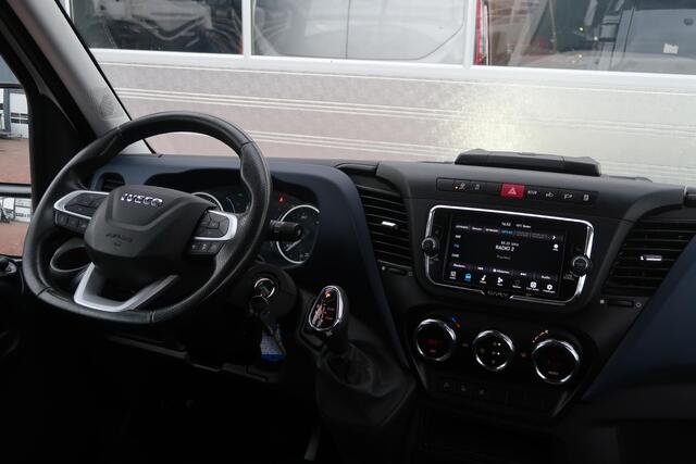 Iveco DAILY 35C18H 3.0 DC AUT/ CAMERA/ LED/ CRUISE/ CLIMA/ TREKHAAK