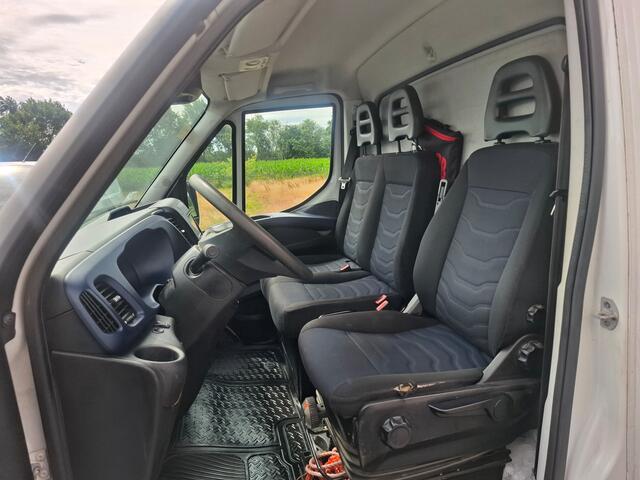 Iveco DAILY 3.0I CNG Kraan Laadbak AUT-6 HIAB 3-Persoons Ecc Trekhaak Camera Blue power Alpine 2-Din Infotainment Sys. Bluetooth Opbergkasten Betonplex Vloer Compressed Natural Gas (CNG) EURO-6 375 35S14N Voertuig 1e Eigenaar Euro 6
