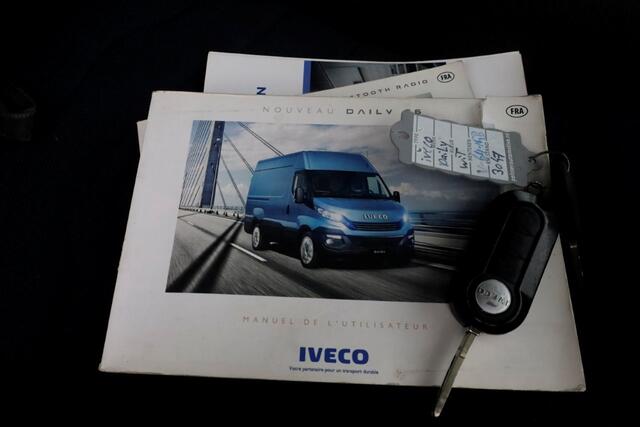 Iveco DAILY 35C15 3.0 150pk L4H2 Dubbel Lucht Airco/Trekhaak 3500kg 03-2019