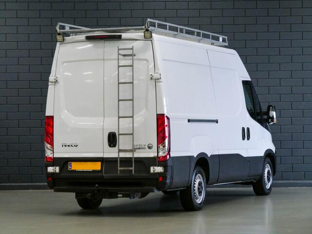 Iveco DAILY 35S14V L2H2 Hi Matic Automaat | 3500KG Trekgewicht | Geveerde Stoel | Euro 6 | Imperiaal en trap | Camera |