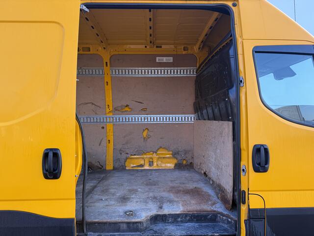 Iveco DAILY 35S16 2.3 Automaat L2H2 Oprijplaat Trekhaak Climate Control Cruise Control Lucht Geveerde Stoel