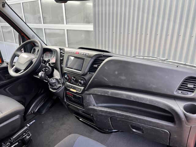 Iveco DAILY 35C14 2.3 375 Laadklep 500kg Trekhaak 3500kg trekgewicht Airco 2-Persoons Open laadbak Pick-up P-up Bakwagen Telefoonverbinding 1e eigenaar Euro 6 Bpm vrij !!!