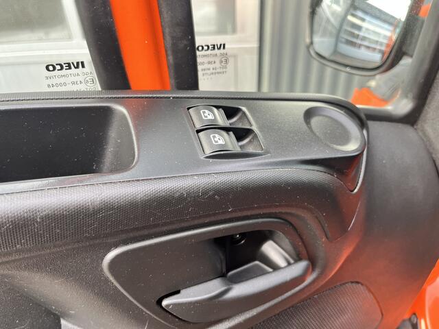 Iveco DAILY 35C14 2.3 375 Laadklep 500kg Trekhaak 3500kg trekgewicht Airco 2-Persoons Open laadbak Pick-up P-up Bakwagen Telefoonverbinding 1e eigenaar Euro 6 Bpm vrij !!!