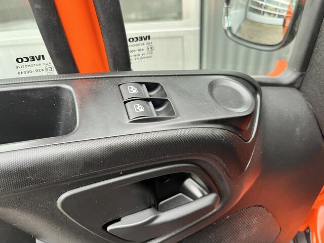 Iveco DAILY 35C14 2.3 375 Laadklep 500kg Trekhaak 3500kg trekgewicht Airco 2-Persoons Open laadbak Pick-up P-up Bakwagen Telefoonverbinding 1e eigenaar Euro 6 Bpm vrij !!!