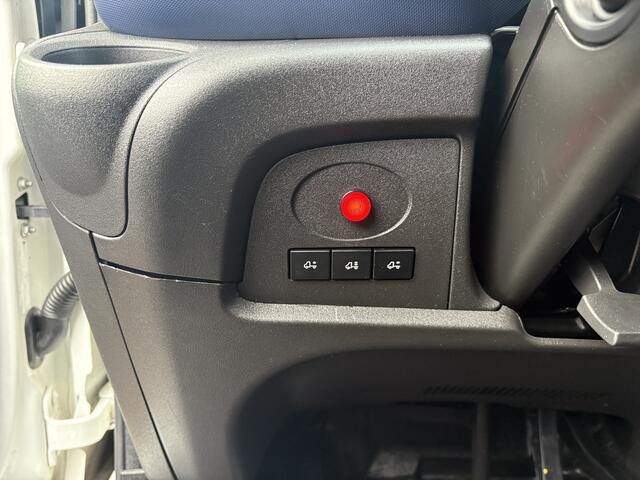 Iveco DAILY 35S16 2.3 345 Koel Vries - 20° Nachtaansluiting Bakwagen Koel vriestransport 750 kg laadklep 155pk Automaat 8 traps Cruise controle Airco Navigatie 3 persoons Euro 6 Bakwagen 1e eigenaar Koeling Vriezen Ko