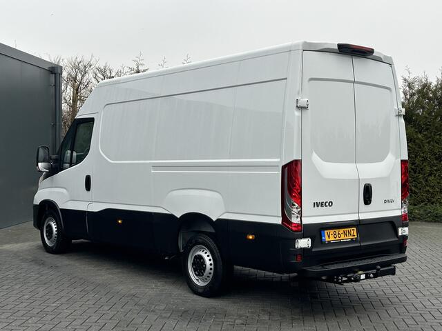 Iveco DAILY 35S14V 2.3 136 PK / L2H2 / 30.452 KM !! / 3.500 KG AHG / 270 A DEUREN / TREKHAAK / AIRCO / BLUETOOTH / 3-ZITS